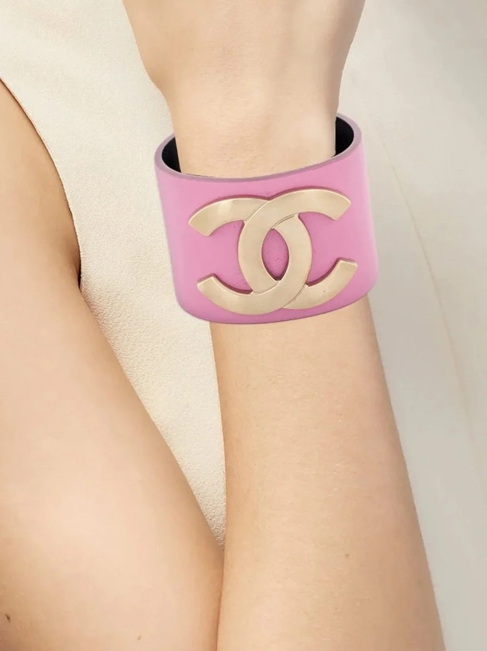 Chanel cc wide calfskin cuff M pink